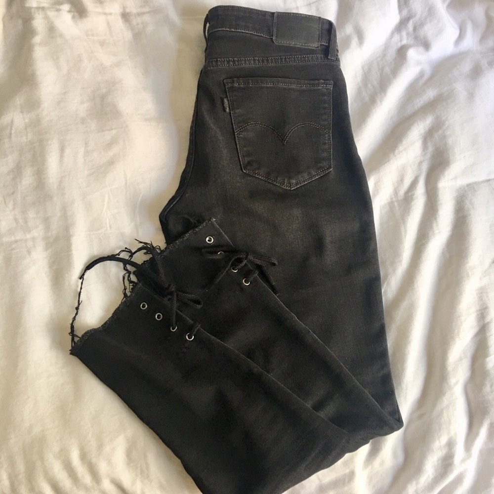 711 SKINNY LEVI’S
